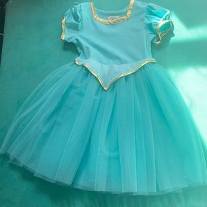 Jasmine dress in a size 7. Never worn without tag